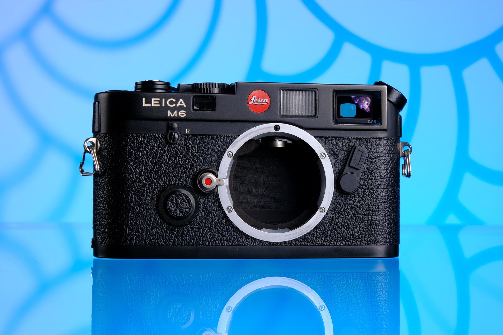 Leica M6 Classic 0.85 35mm Rangefinder Film Camera - Black Paint with Half-Case